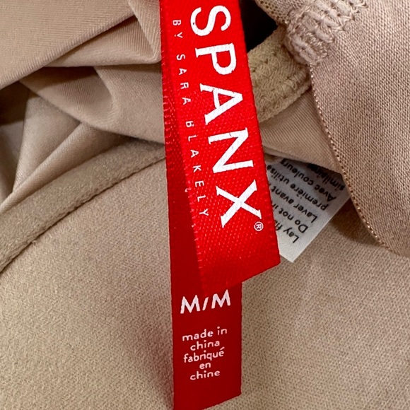 Spanx Women’s Strapless Cupped Mid-Thigh Bodysuit Size Medium - Picture 4 of 9